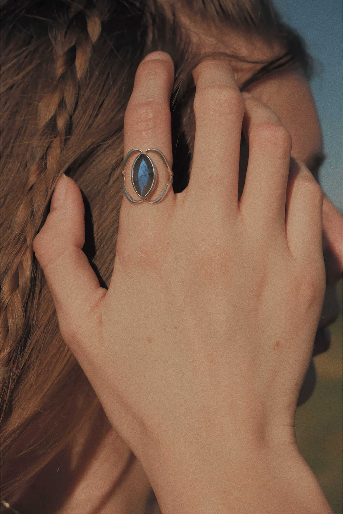 Anillo Rohini Labradorita Azul